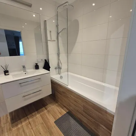 Komfortowy Z Dwiema Sypialniami Apartament